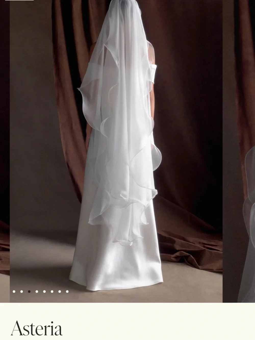 Meshki White Single-Tier Sheer Bridal Veil with Wavy Edge
